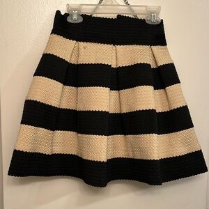 Adorable stiff bell skirt striped